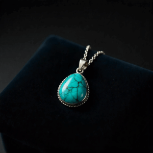 Read more about the article This One Pendant Made My Outfit Feel Like Me